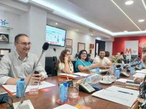 Momento de trabajo en la asmblea
